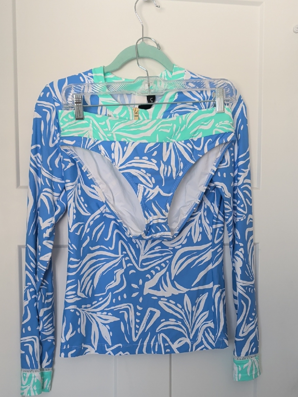 La Blanca Blue & Mint Long-Sleeve Printed Rash Guard Top And Bikini Bottom